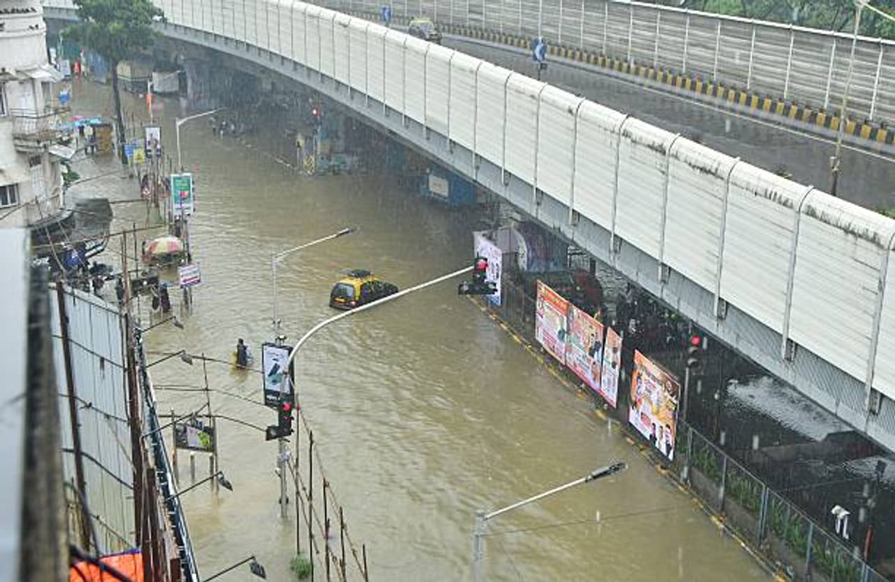 Maharashtra Heavy Rain Updates: मुंबईत आज मुसळधार पाऊस होणार, 'या' जिल्ह्यांना रेड अलर्ट जारी 