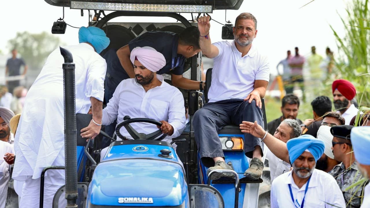 राहुल गांधी ने ट्रैक्टर पर सवार होकर लिया जायजा
