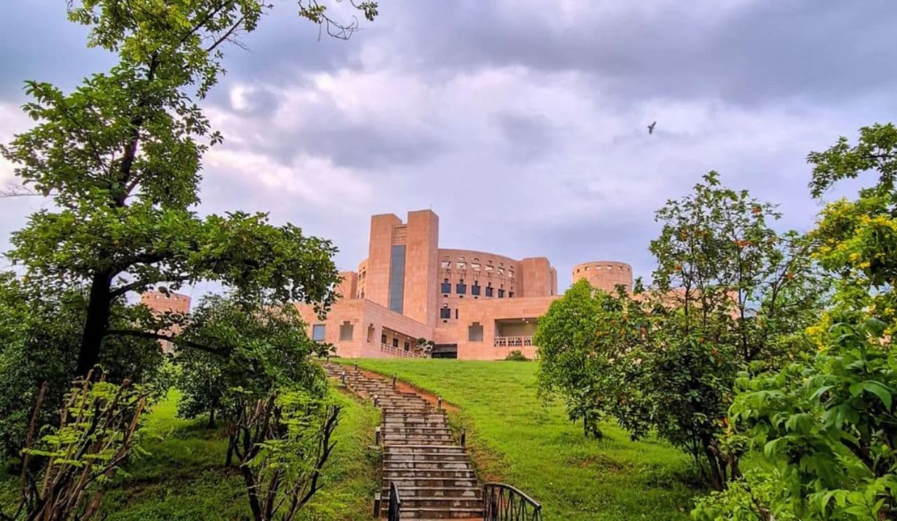 ప్రపంచంలో టాప్ ఏంబిఏ కాలేజీల్లో హైదరాబాద్ 