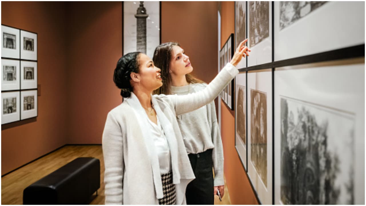 1. എയർപോർട്ട് ആർട്ട് ഗാലറികൾ