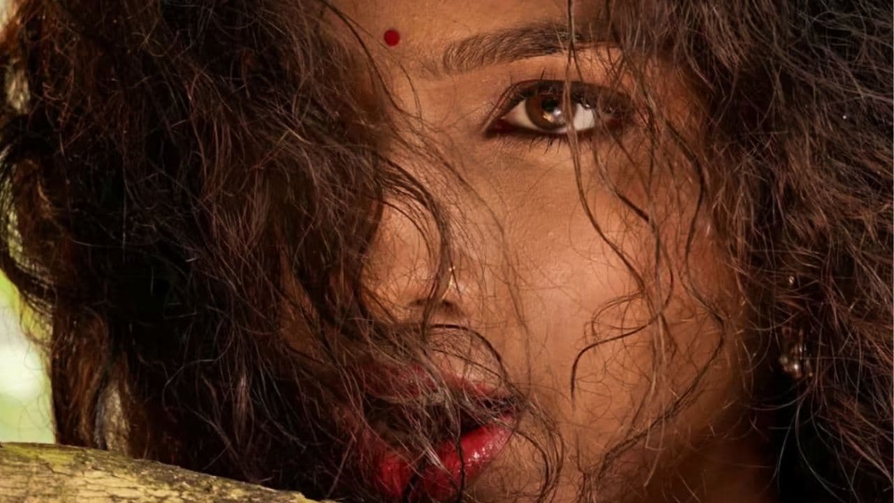 ರೋಡಲ್ಲಿ ರೀಲ್ಸ್ ಮಾಡ್ತಿದ್ದ ಸುಂದರಿ ರೋಡಲ್ಲಿ ರೀಲ್ಸ್ ಮಾಡ್ತಿದ್ದ ಸುಂದರಿ