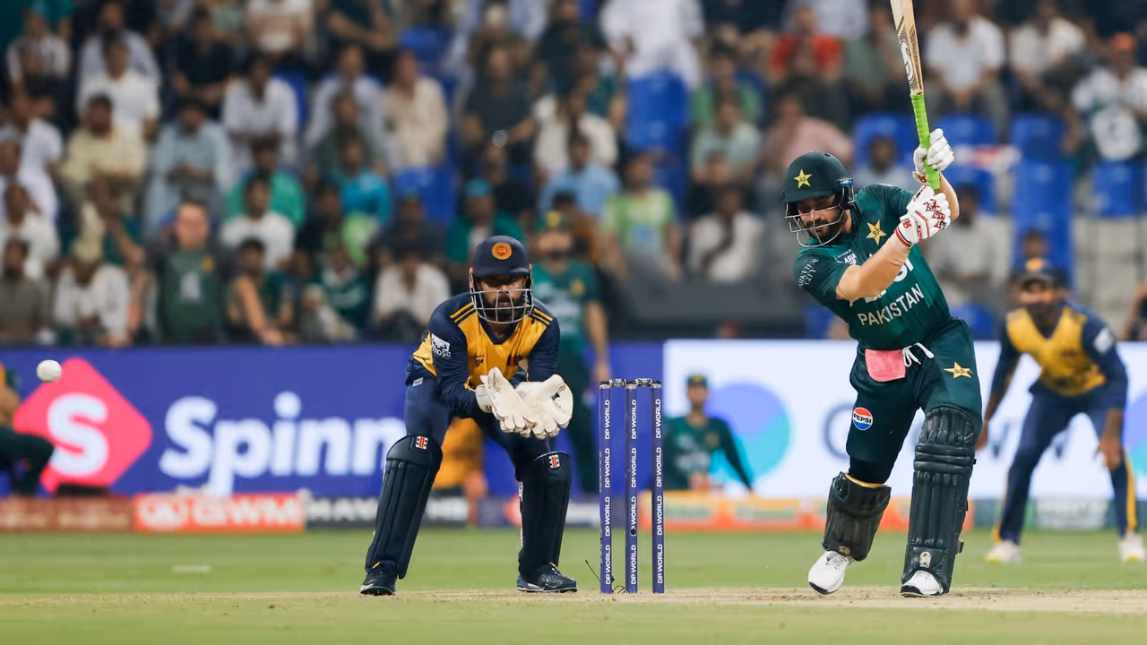 పోరాడి గెలిచినా.. టోర్నీ నుండి ఇంటికి వెళ్ళక తప్పని పాక్ పోరాడి గెలిచినా.. టోర్నీ నుండి ఇంటికి వెళ్ళక తప్పని పాక్