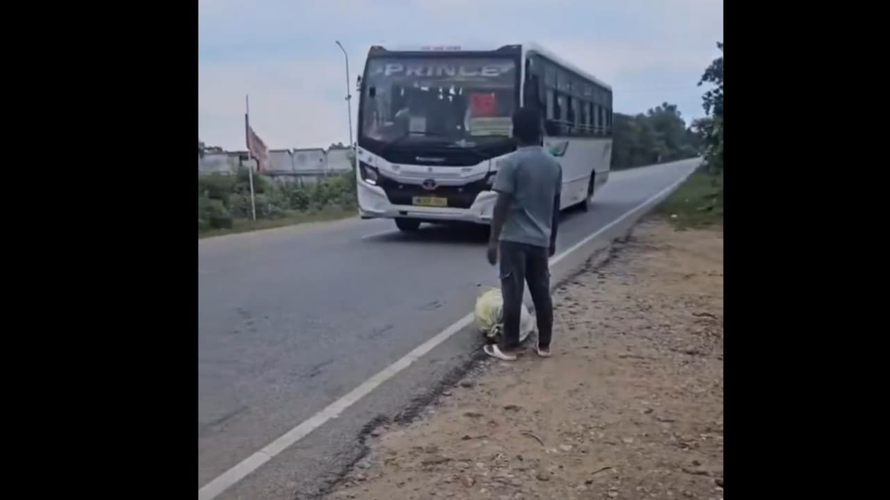 సోషల్‌ మీడియా యుగంలో ఫేమస్ కావాల‌ని