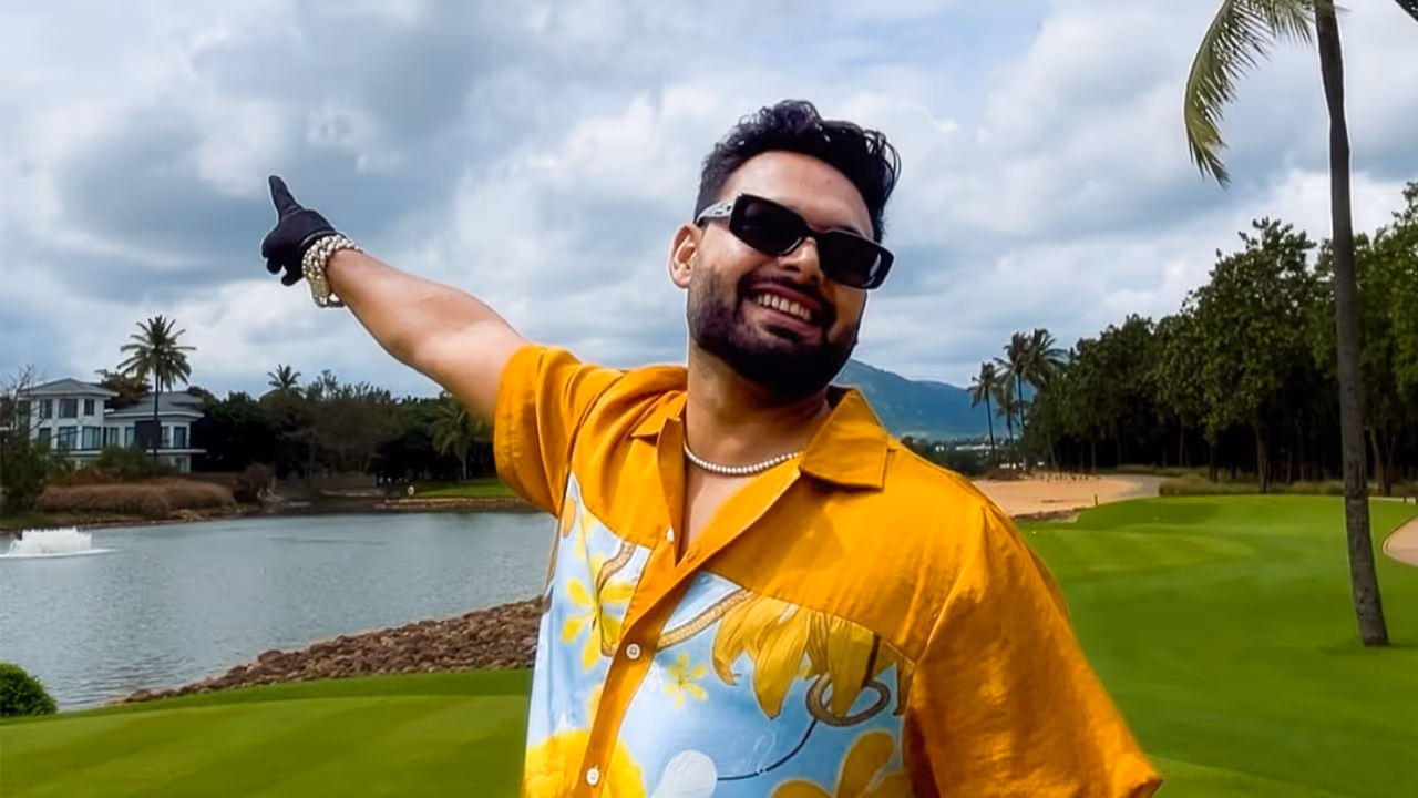 రిషబ్ పంత్ రేంజే వేరు.. అతని సంపాదన తెలిస్తే మైండ్ బ్లాకే ! రిషబ్ పంత్ రేంజే వేరు.. అతని సంపాదన తెలిస్తే మైండ్ బ్లాకే !