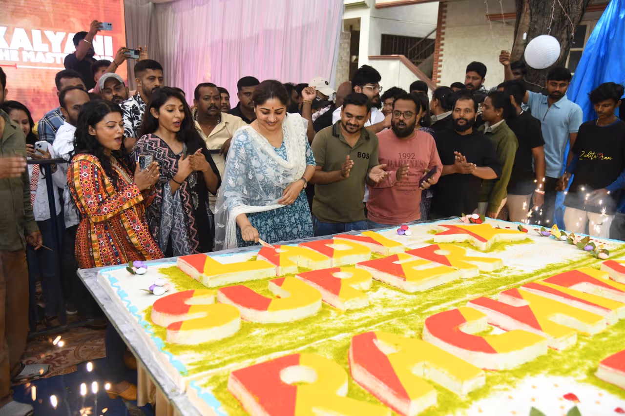 Dimple Queen 33ನೇ ಹುಟ್ಟುಹಬ್ಬ Dimple Queen 33ನೇ ಹುಟ್ಟುಹಬ್ಬ