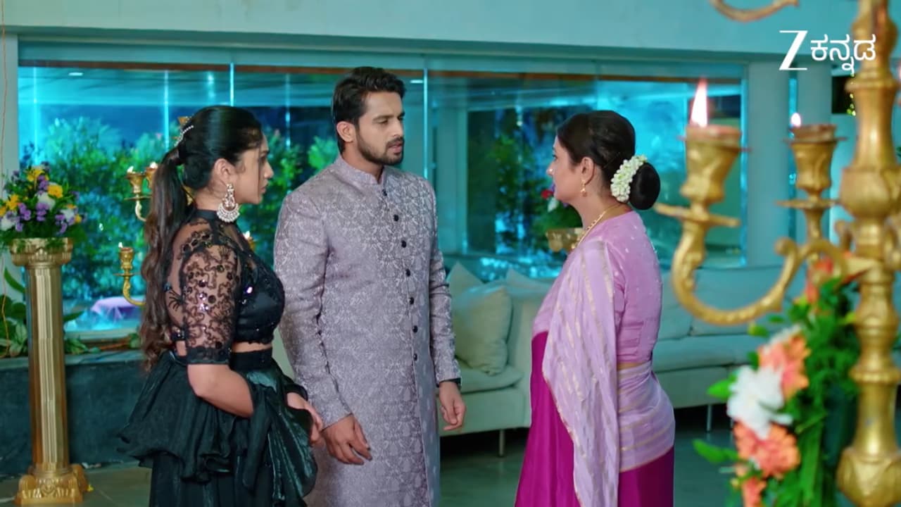 ಕರ್ಣನ ಕೈ ಹಿಡಿತಾಳೆ...