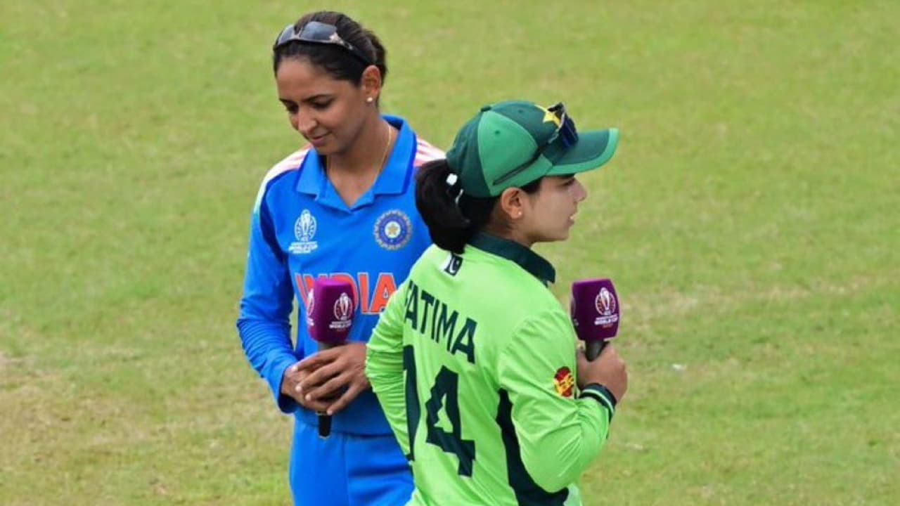 IND vs PAK : టాస్ వివాదం.. అందరిముందే చీట్ చేసిన ఫాతిమా సనా