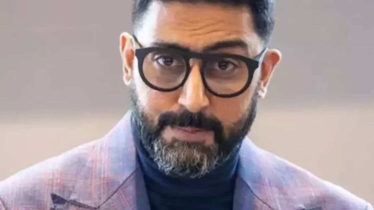  अभिनेत्री जान्हवी कपूरने अभिषेक बच्चनसाठी कापली नस, दोघांच लग्न झाल्याचा केला दावा 