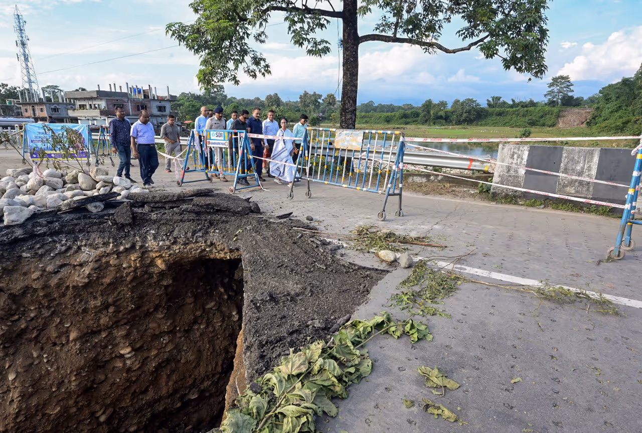 উত্তরবঙ্গ সফরে মুখ্যমন্ত্রী মমতা বন্দ্যোপাধ্যায় উত্তরবঙ্গ সফরে মুখ্যমন্ত্রী মমতা বন্দ্যোপাধ্যায়