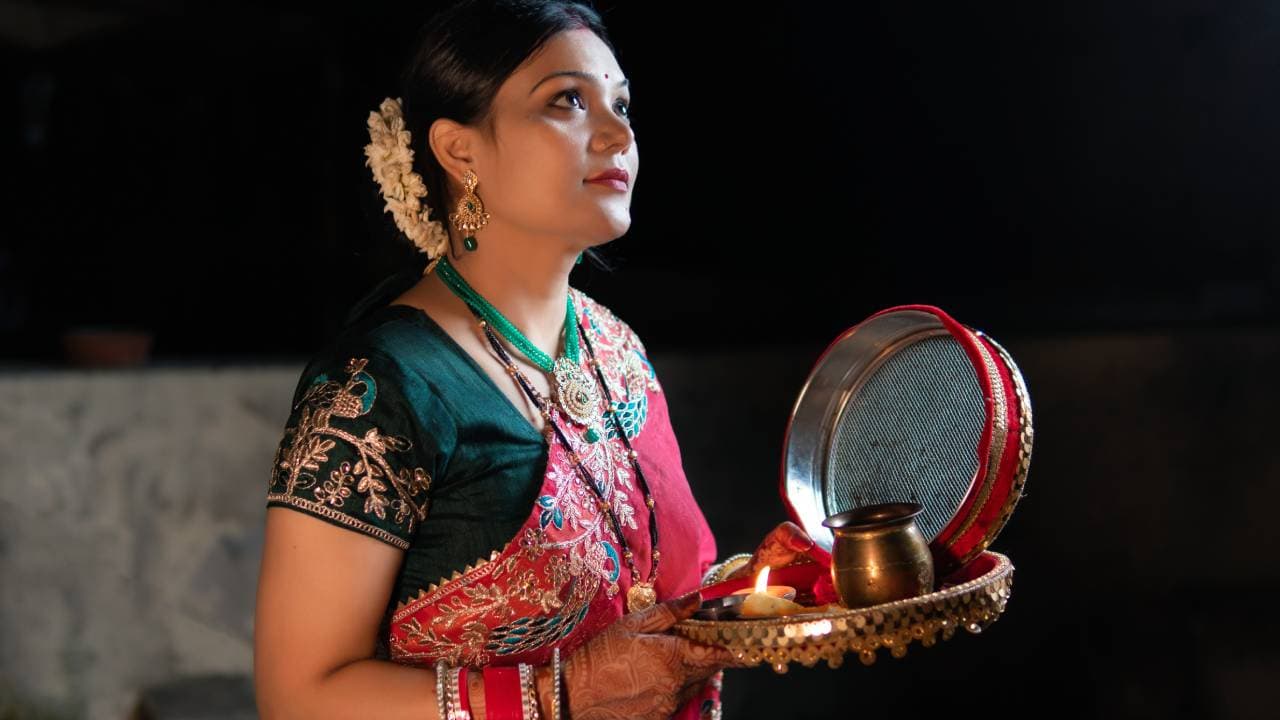 जानें करवा चौथ 2025 से जुड़ी हर बात