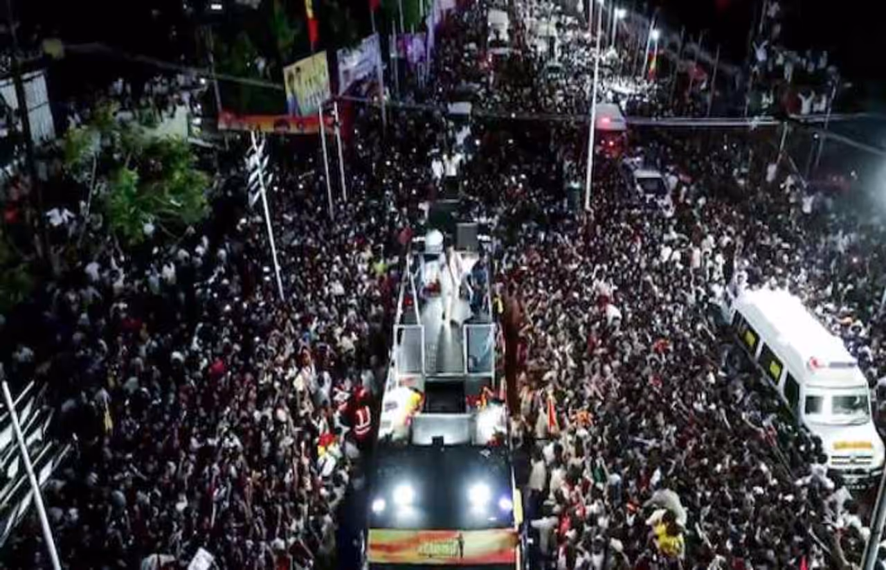 புஸ்ஸி ஆனந்த் தலைமறைவு