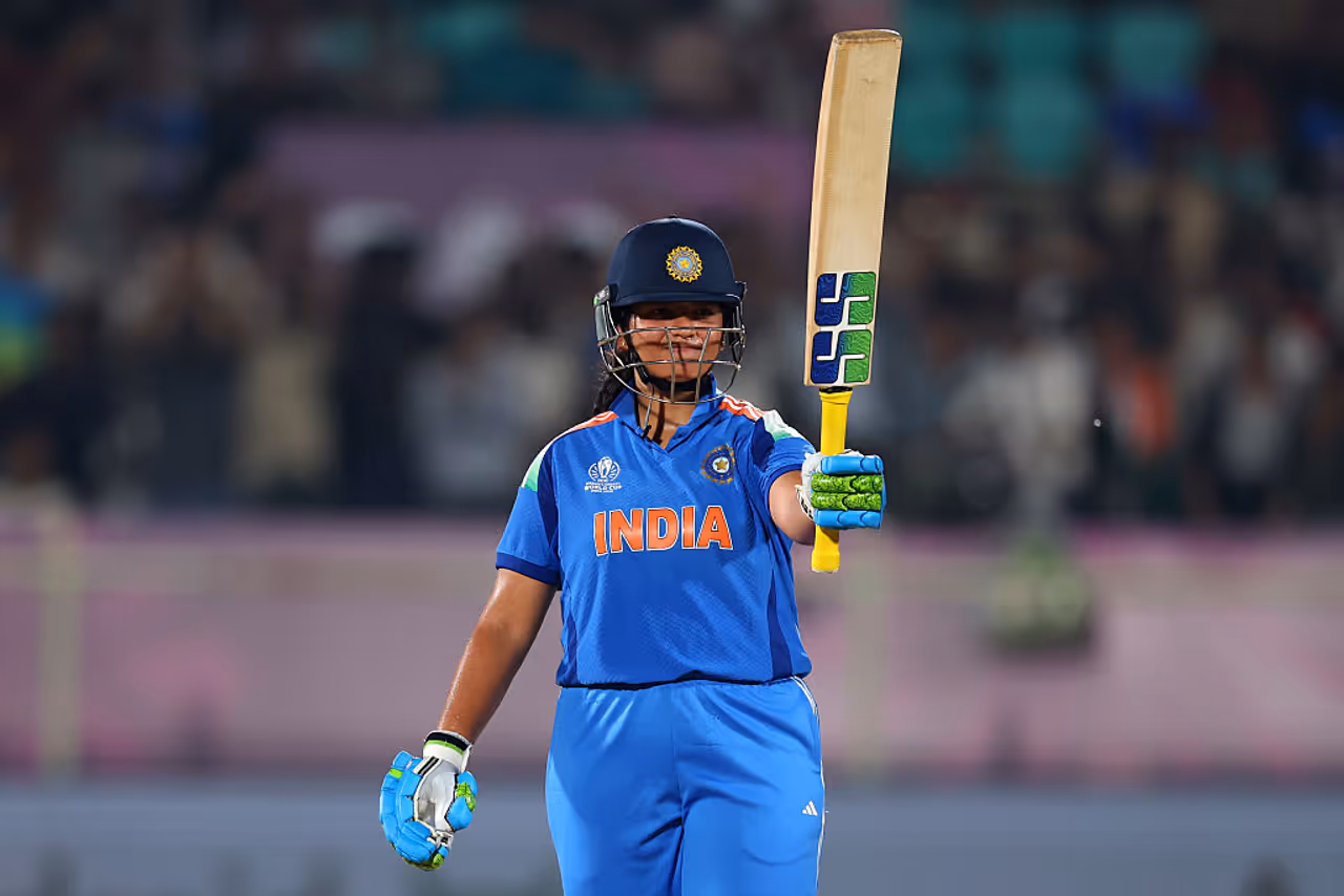 వైజాగ్ లో రిచా ఘోష్ అద్భుతమైన ఇన్నింగ్స్ వైజాగ్ లో రిచా ఘోష్ అద్భుతమైన ఇన్నింగ్స్