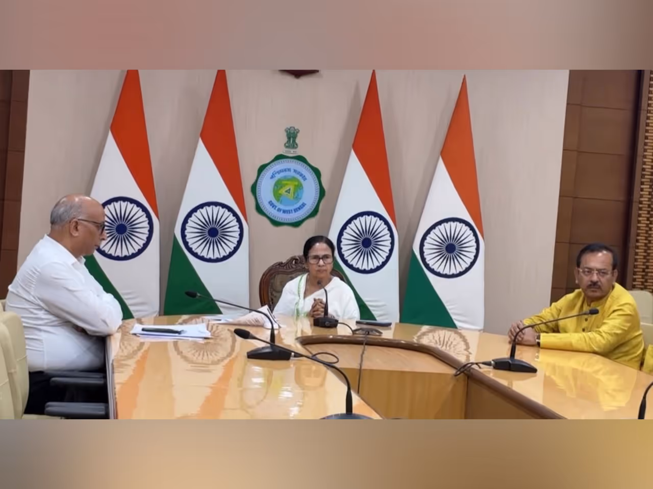 রাজ্যে এসআইআর বিরোধী আন্দোলন রাজ্যে এসআইআর বিরোধী আন্দোলন