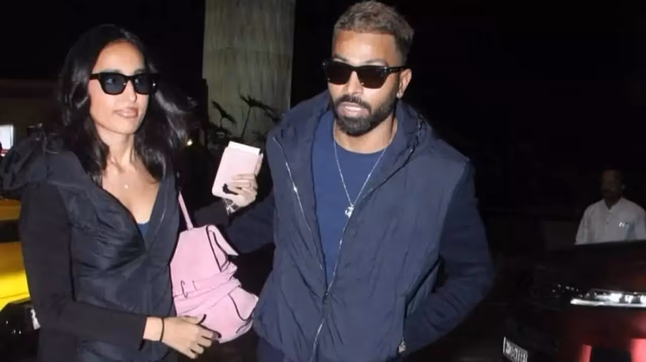 ఎయిర్‌పోర్ట్‌లో హార్దిక్ పాండ్యా, మహీకా శర్మ