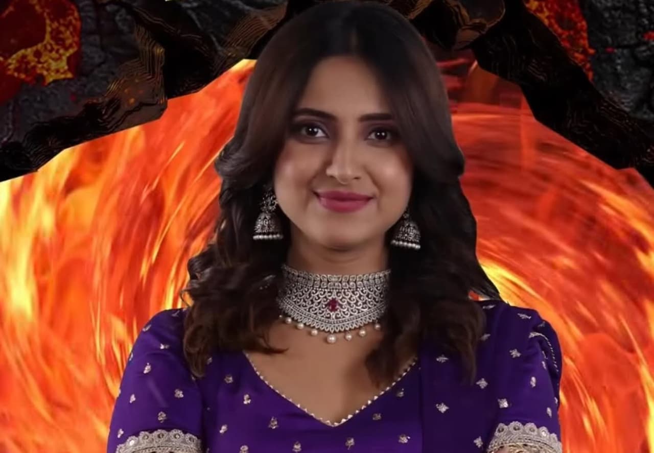 సీరియల్‌ నటి ఆయేషా బిగ్‌ బాస్‌ తెలుగు 9 వైల్డ్ కార్డ్ ఎంట్రీ 