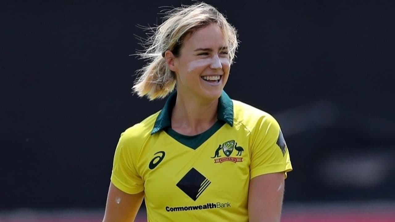 ప్రపంచంలోనే అత్యంత ధనిక మహిళా క్రికెటర్