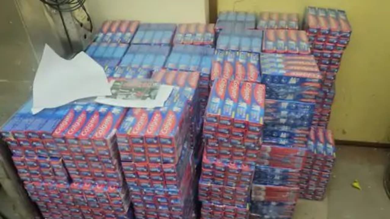 నకిలీ కొల్గేట్ తయారీ ఫ్యాక్టరీపై దాడి