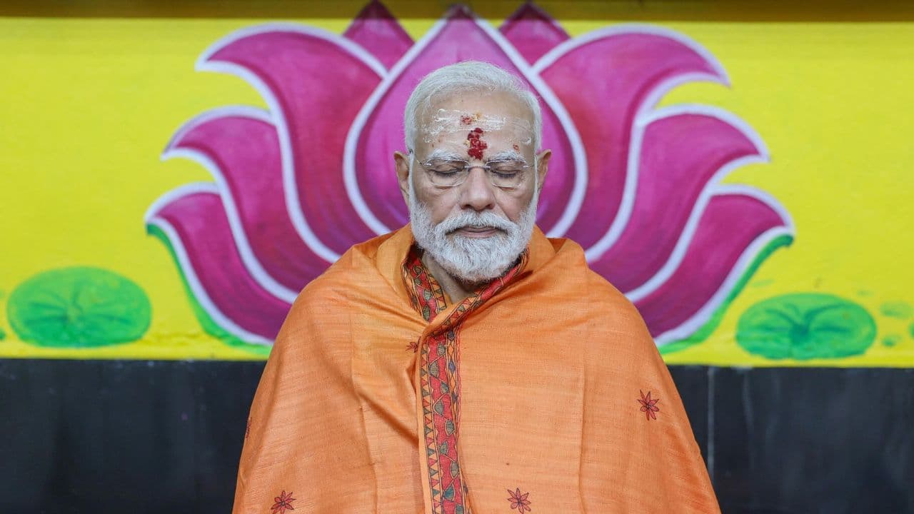 प्रधानमंत्री मोदी ने मल्लिकार्जुन स्वामी मंदिर में की पूजा अर्चना प्रधानमंत्री मोदी ने मल्लिकार्जुन स्वामी मंदिर में की पूजा अर्चना