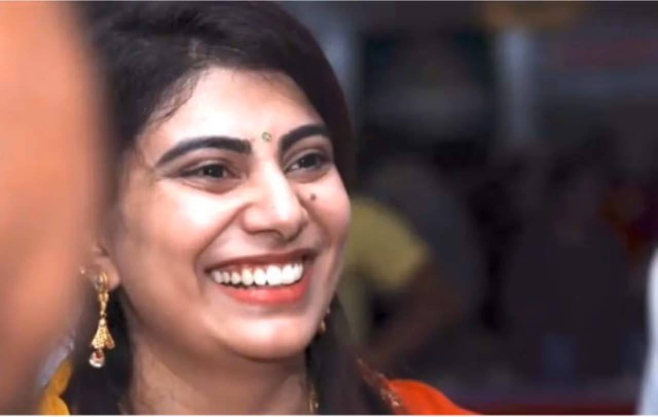 మంత్రిగా టీమిండియా క్రికెటర్ భార్య ప్రమాణస్వీకారం మంత్రిగా టీమిండియా క్రికెటర్ భార్య ప్రమాణస్వీకారం