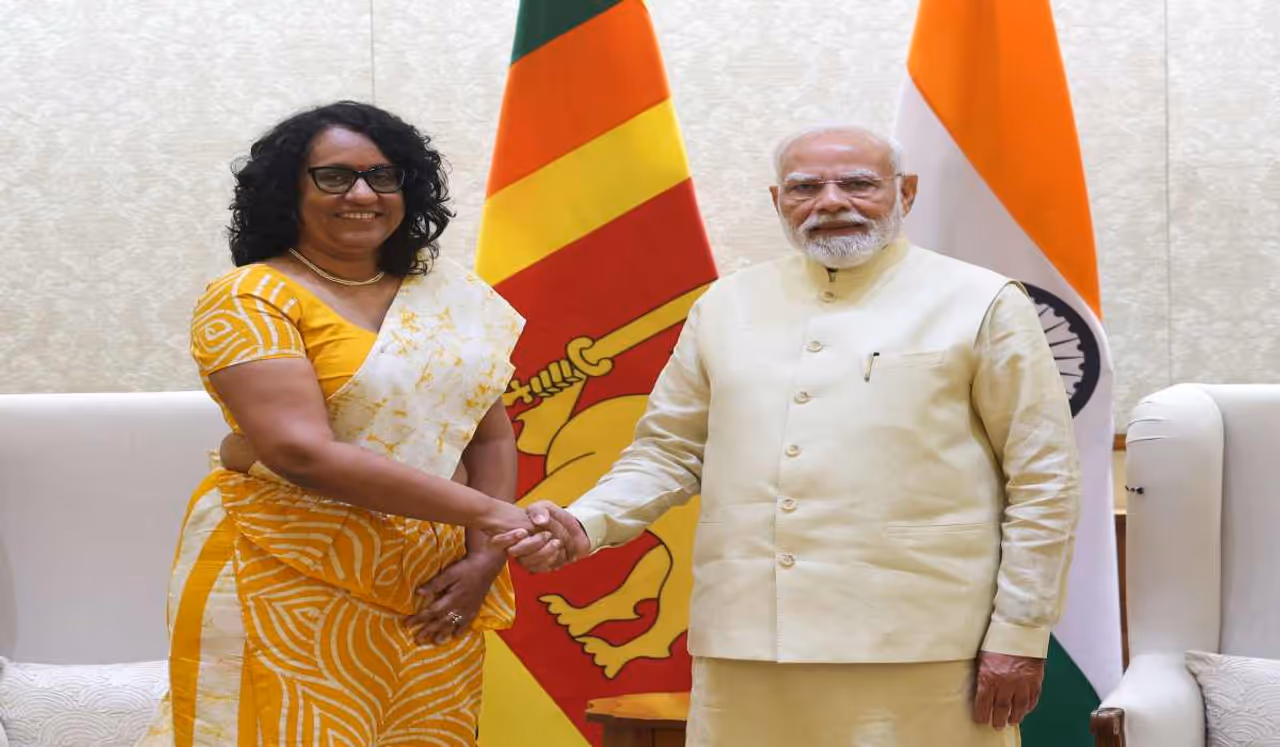 PM Modi Meets With Sri Lanka PM Amarasuriya