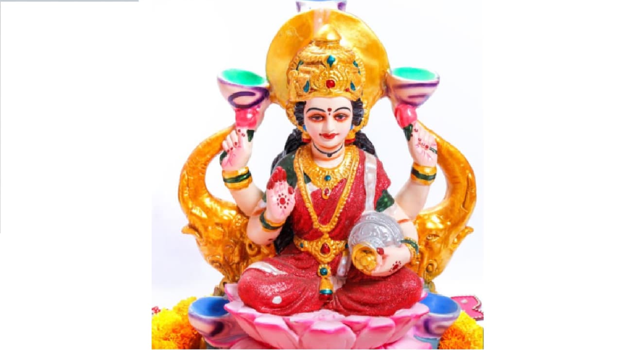 దీపావళికి లక్ష్మీదేవి పూజ