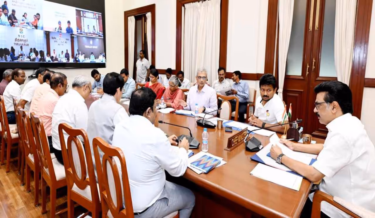 தமிழகத்தில் விடாமல் பெய்யும் கனமழை தமிழகத்தில் விடாமல் பெய்யும் கனமழை