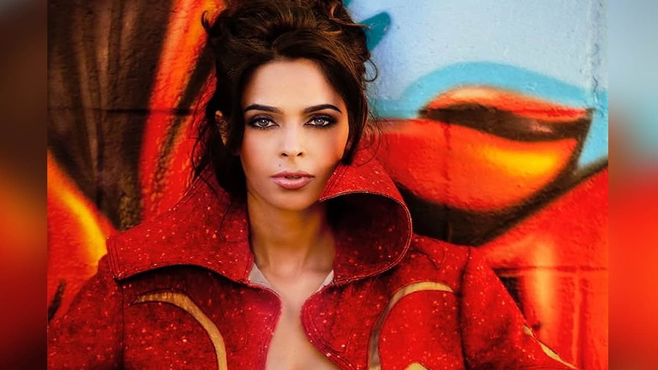 49 साल की हुईं मल्लिका शेरावत