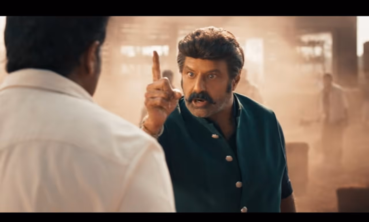 `అఖండ 2` బ్లాస్టింగ్ గ్లింప్స్ ఔట్ `అఖండ 2` బ్లాస్టింగ్ గ్లింప్స్ ఔట్