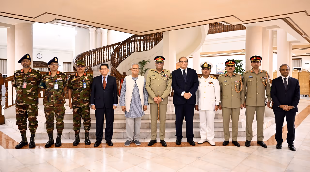 পাক সেনা সদস্যদের বাংলাদেশ সফর পাক সেনা সদস্যদের বাংলাদেশ সফর