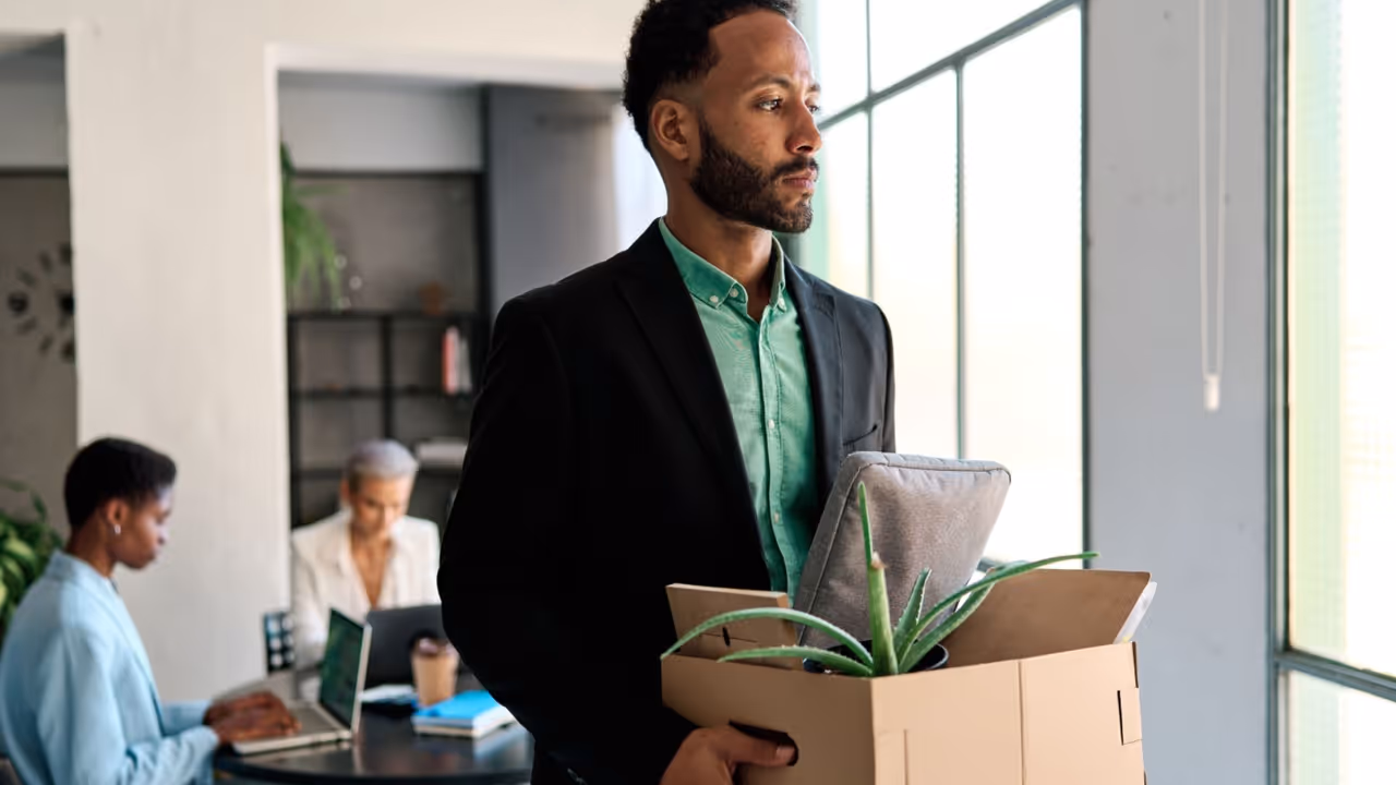 మరోసారి ఉద్యోగులపై కత్తి