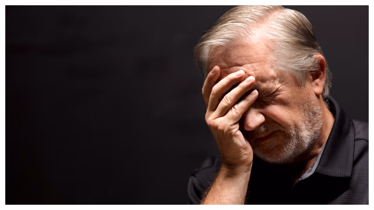 തലച്ചോറിലേയ്ക്കുള്ള രക്തപ്രവാഹം കാരണത്താല് തടസ്സപ്പെടുമ്പോഴാണ് സ്ട്രോക്ക് ഉണ്ടാവുന്നത്. തലച്ചോറിലേയ്ക്കുള്ള രക്തപ്രവാഹം കാരണത്താല് തടസ്സപ്പെടുമ്പോഴാണ് സ്ട്രോക്ക് ഉണ്ടാവുന്നത്.