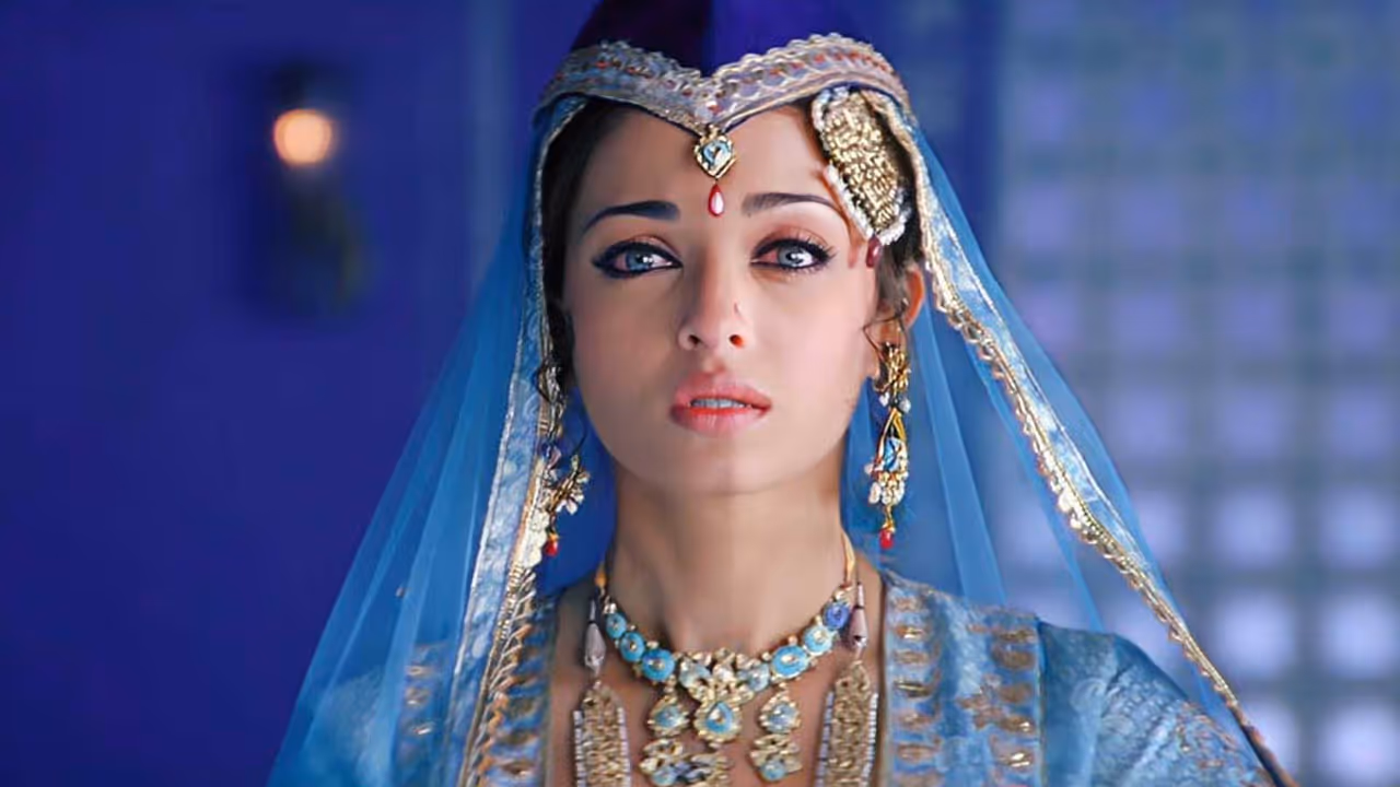 आपण रस्त्यावर चुंबन घेत नाही, ऐश्वर्या रायचं मत ऐकून भावना होतील रोमांचक आपण रस्त्यावर चुंबन घेत नाही, ऐश्वर्या रायचं मत ऐकून भावना होतील रोमांचक