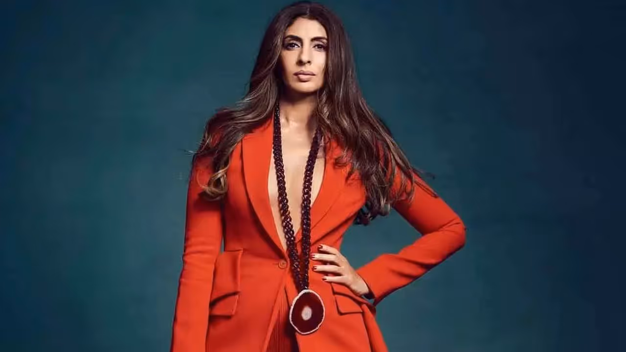 ऐश्वर्या रायने 'या' अभिनेत्याला केलं होतं किस, फोटो पाहिल्यानंतर म्हणाल तुम्हालाच जमलं ऐश्वर्या रायने 'या' अभिनेत्याला केलं होतं किस, फोटो पाहिल्यानंतर म्हणाल तुम्हालाच जमलं