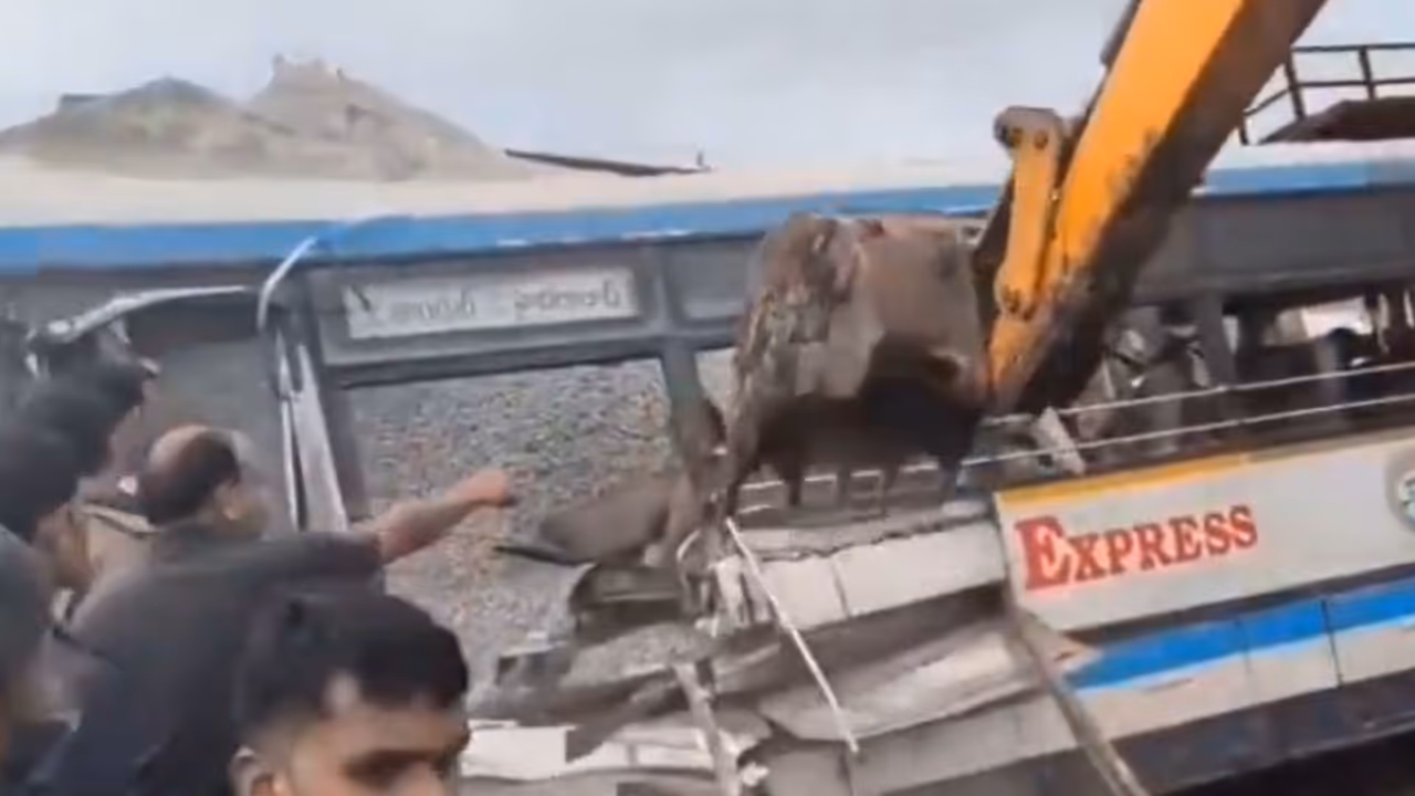  அரசு பேருந்து விபத்து