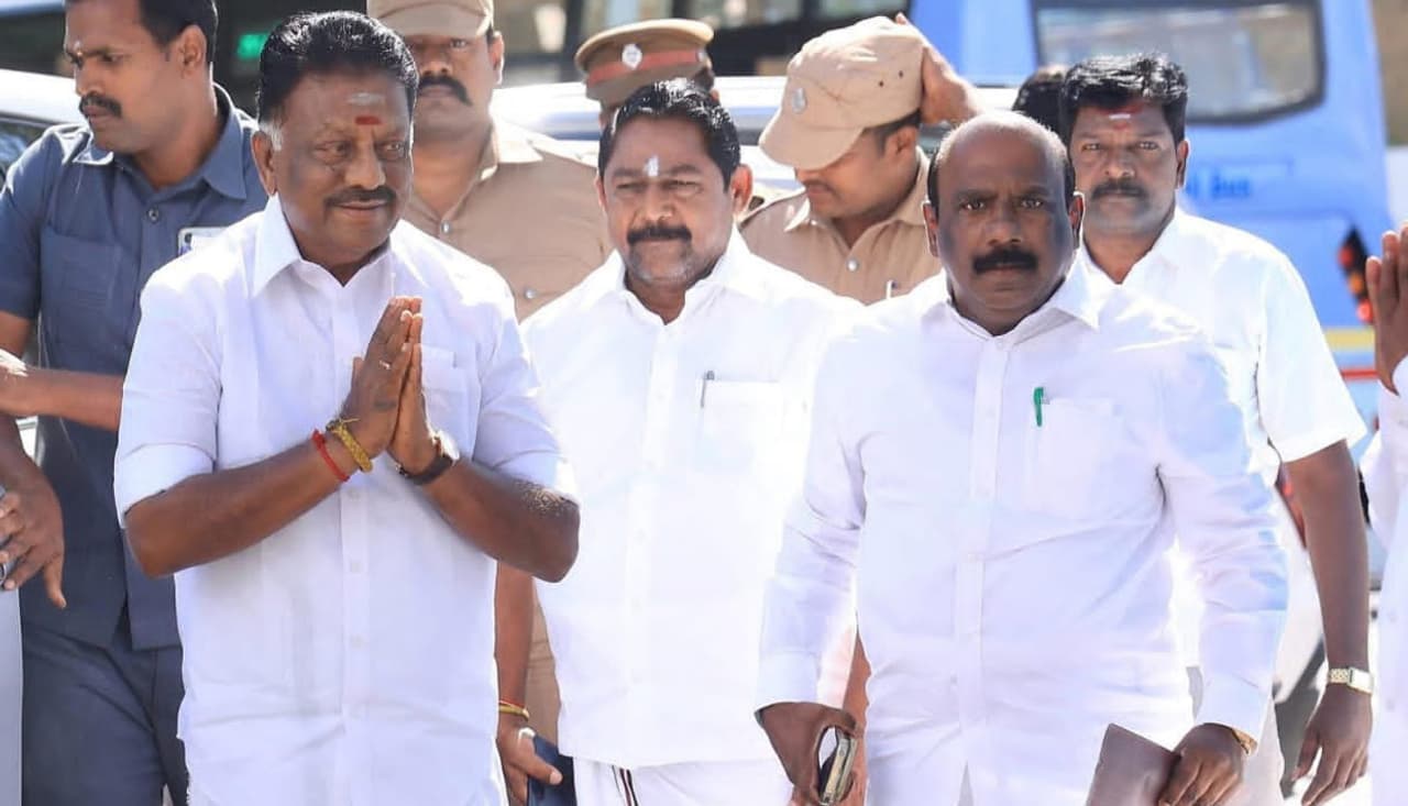 ஓபிஎஸ் இபிஎஸ் இடையே மோதல்