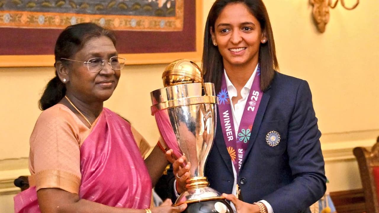 ప్రపంచకప్ విజేతలతో భారత రాష్ట్రపతి