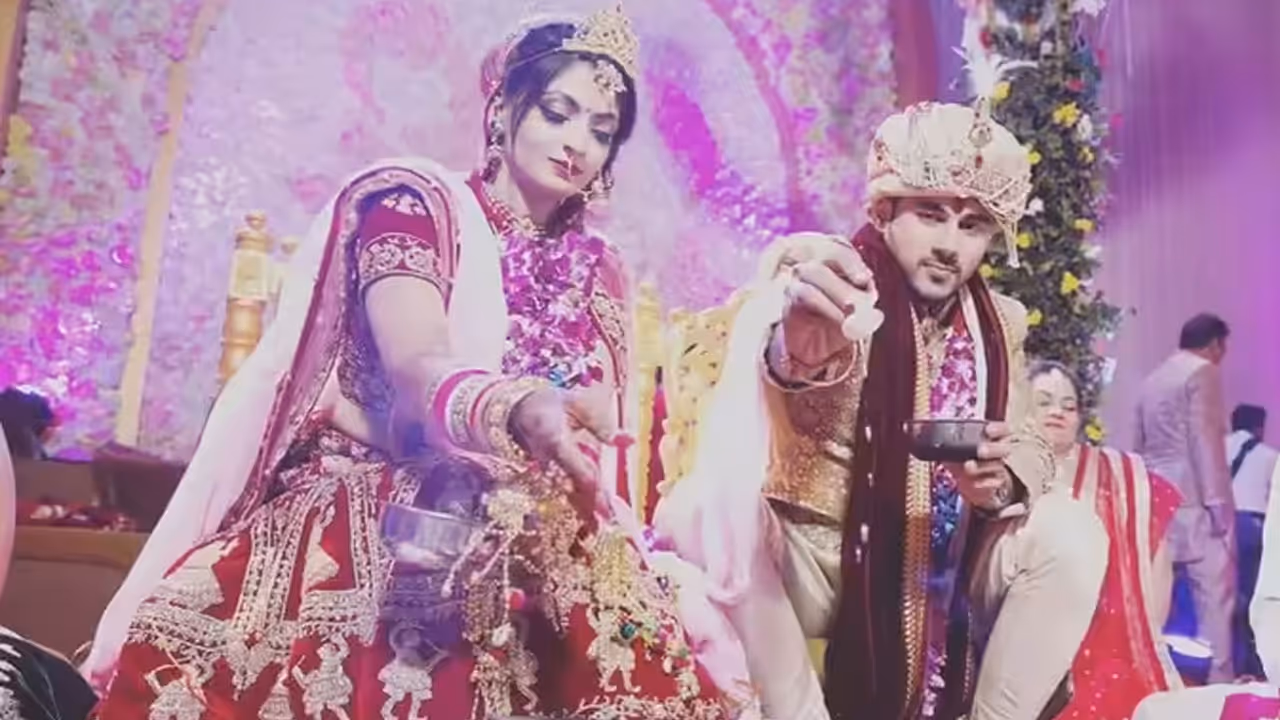 शादीशुदा अभिषेक बजाज दे रहे थे पत्नी को धोखा?