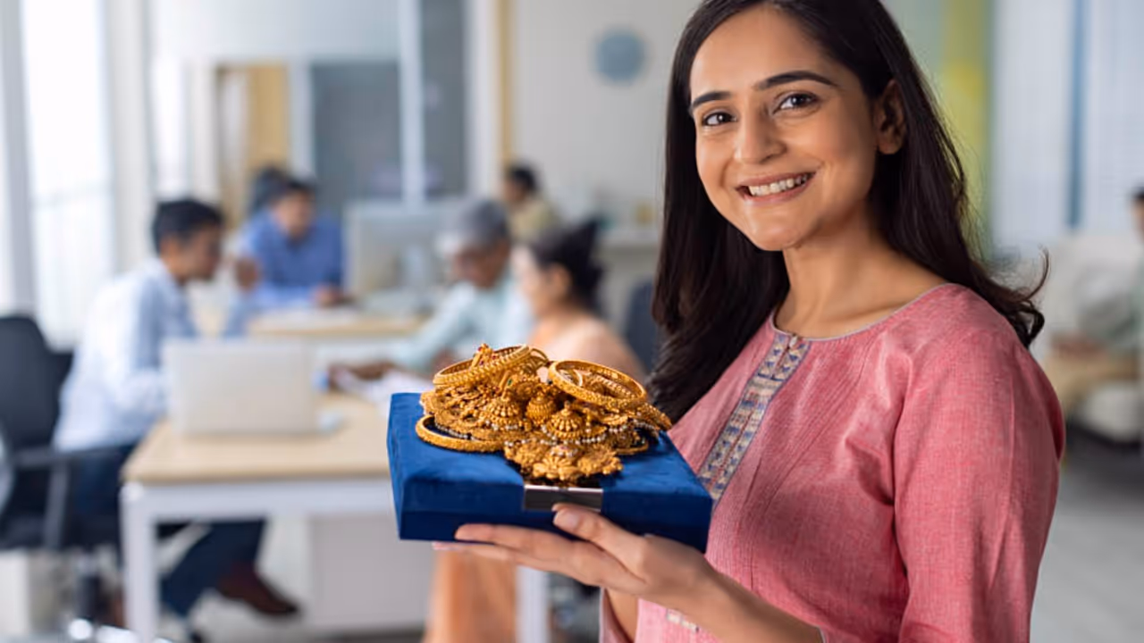 மீண்டும் மேல் நோக் பாயும் தங்கம்