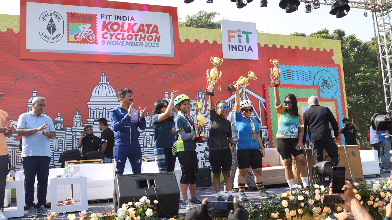 কলকাতায় দীর্ঘদিন ধরে ম্যারাথন আয়োজন করা হচ্ছে, এবার দেখা গেল সাইক্লোথন