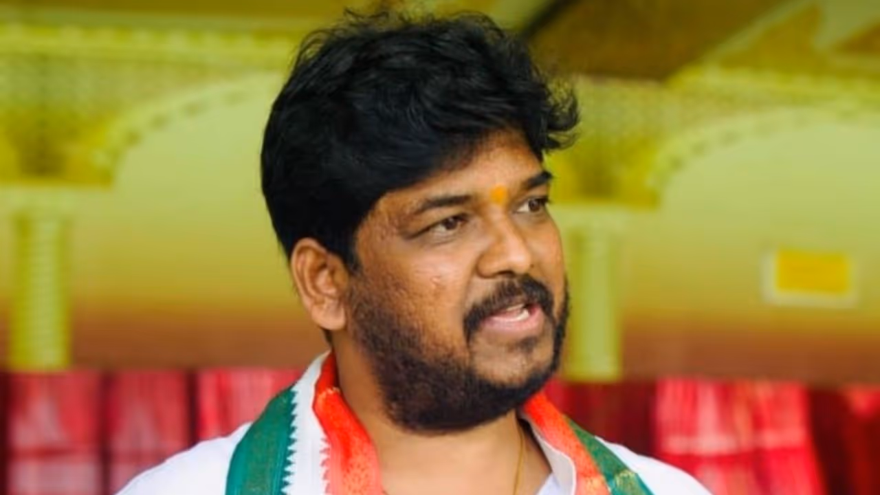 ఎన్నికల అఫిడవిట్‌లో కీలక వివరాలు