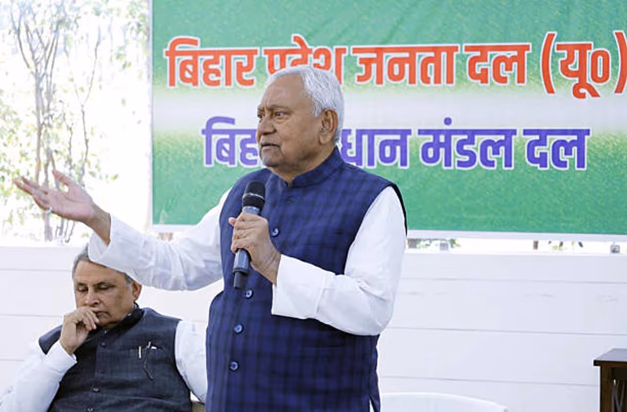 Nitish Kumar Takes Oath As Bihar Chief Minister For Record 10th Time Nitish Kumar Takes Oath As Bihar Chief Minister For Record 10th Time