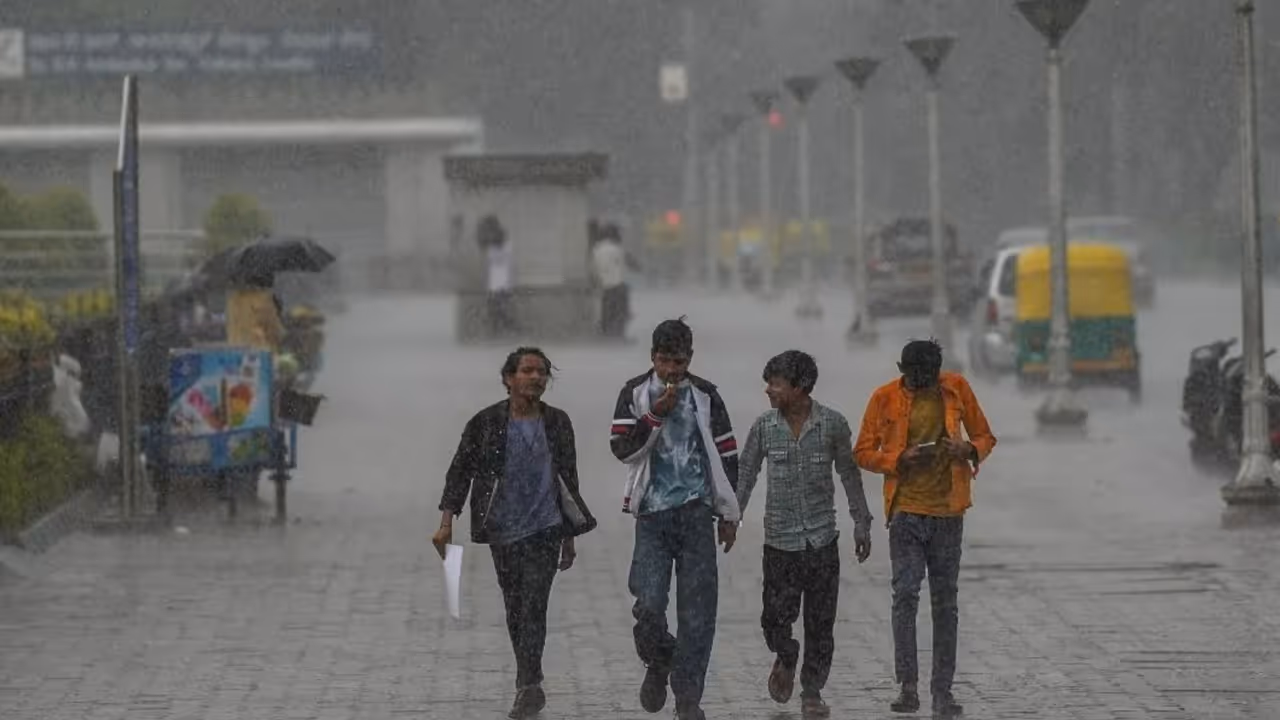 బే ఆఫ్ బెంగాల్‌లో అల్పపీడనం.. మరో తుపాను హెచ్చరిక