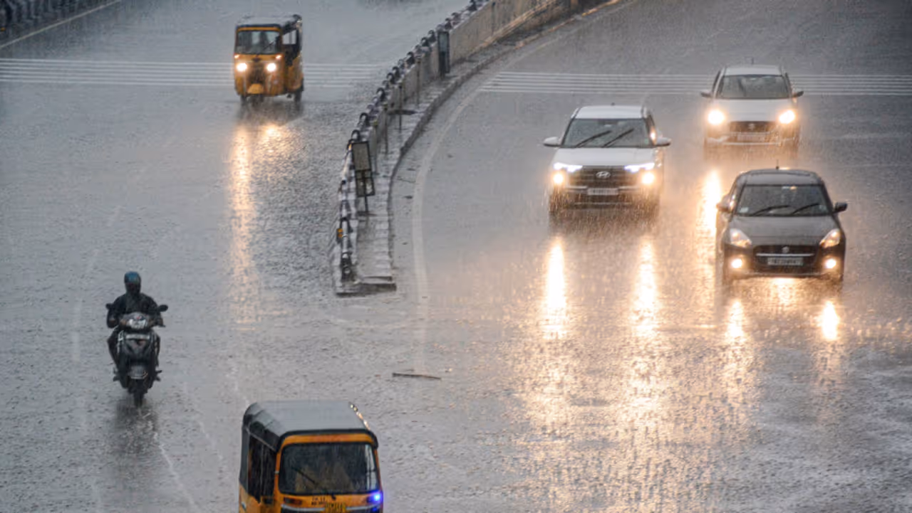Low Pressure Area Strengthens Over Bay of Bengal Low Pressure Area Strengthens Over Bay of Bengal