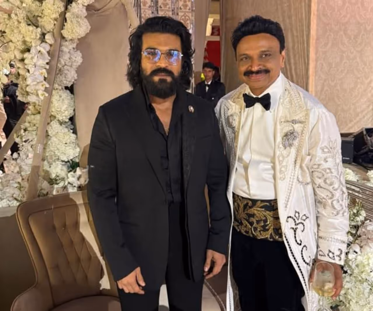 ನೇತ್ರ ಮಂತೇನಾ ವೆಡ್ಡಿಂಗ್ ರಿಸೆಪ್ಷನ್ನಲ್ಲಿ ರಾಮ್ ಚರಣ್, ಜೆನ್ನಿಫರ್ ನೇತ್ರ ಮಂತೇನಾ ವೆಡ್ಡಿಂಗ್ ರಿಸೆಪ್ಷನ್ನಲ್ಲಿ ರಾಮ್ ಚರಣ್, ಜೆನ್ನಿಫರ್