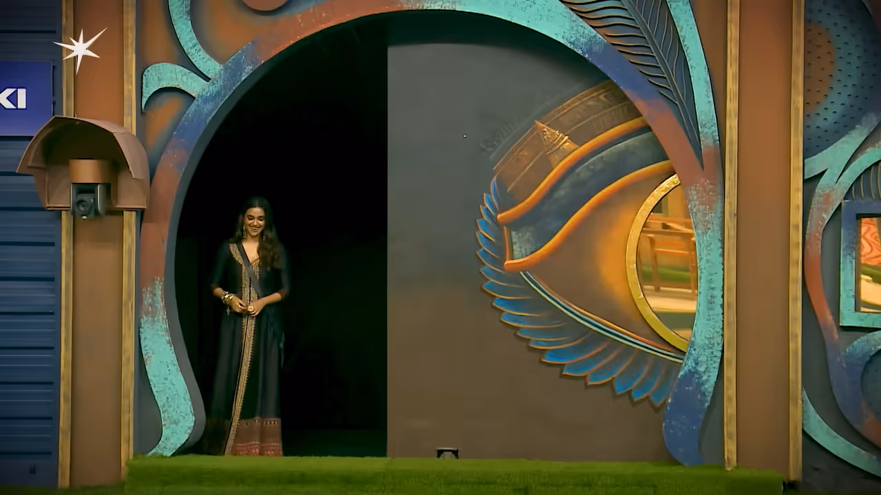 Keerthy Suresh Enter Bigg Boss House