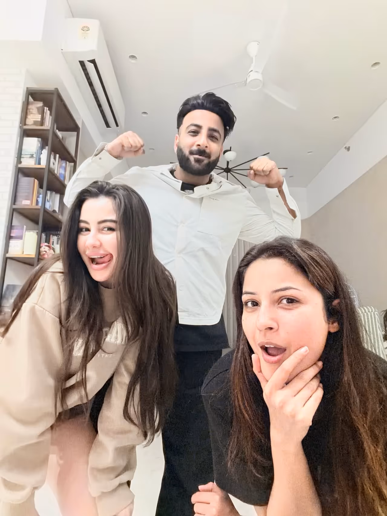 शहनाज़ गिल ने शेयर की शहबाज़ बदेशा संग तस्वीरें