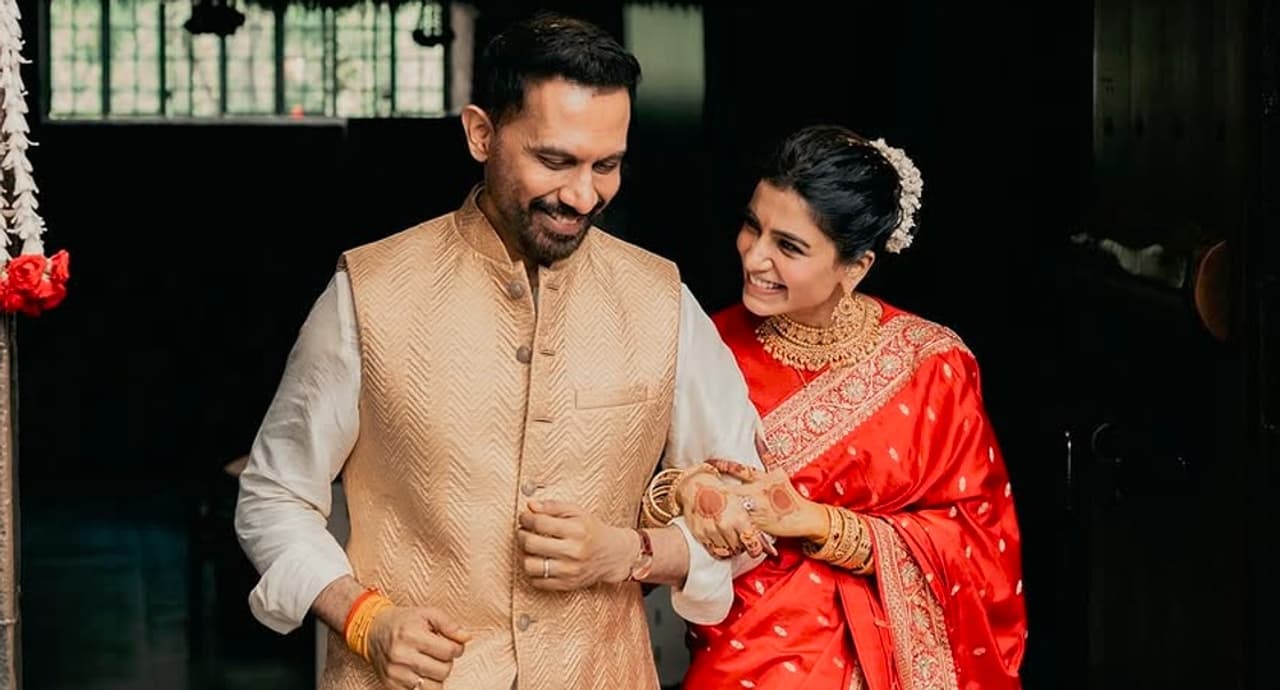 ಸೋಶಿಯಲ್ ಮೀಡಿಯಾ ಪೇಜ್ನಲ್ಲಿ ಪೋಸ್ಟ್ ಸೋಶಿಯಲ್ ಮೀಡಿಯಾ ಪೇಜ್ನಲ್ಲಿ ಪೋಸ್ಟ್