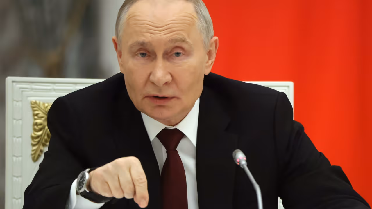 रूस के राष्ट्रपति व्लादिमीर पुतिन कितने पढ़े लिखे हैं?