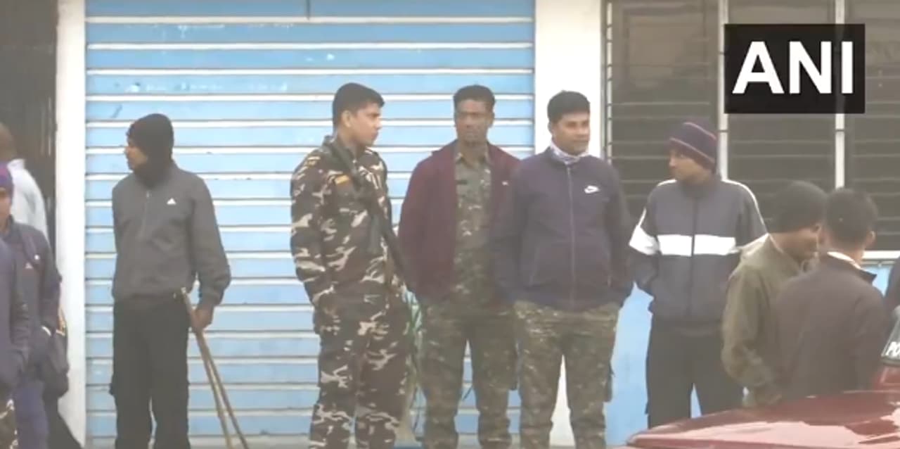 কড়া নিরাপত্তা মুর্শিদাবাদে কড়া নিরাপত্তা মুর্শিদাবাদে