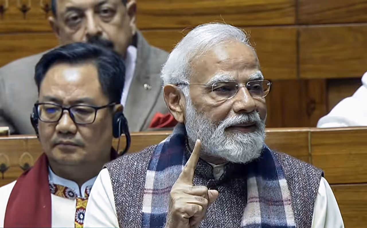 কংগ্রেস বিরোধী সুর 'বন্দে মাতরম' ইস্যুতে কংগ্রেস বিরোধী সুর 'বন্দে মাতরম' ইস্যুতে